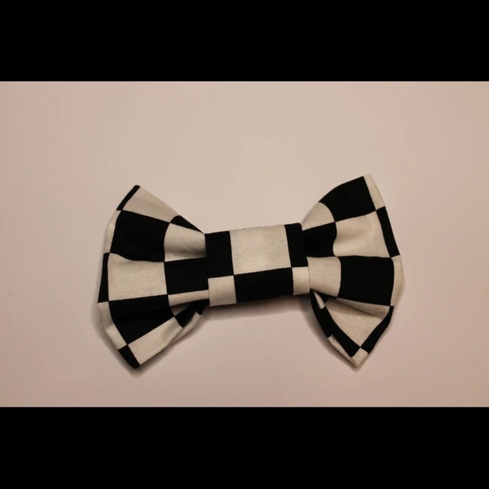 Checkered Bow - Picture 1 of 3